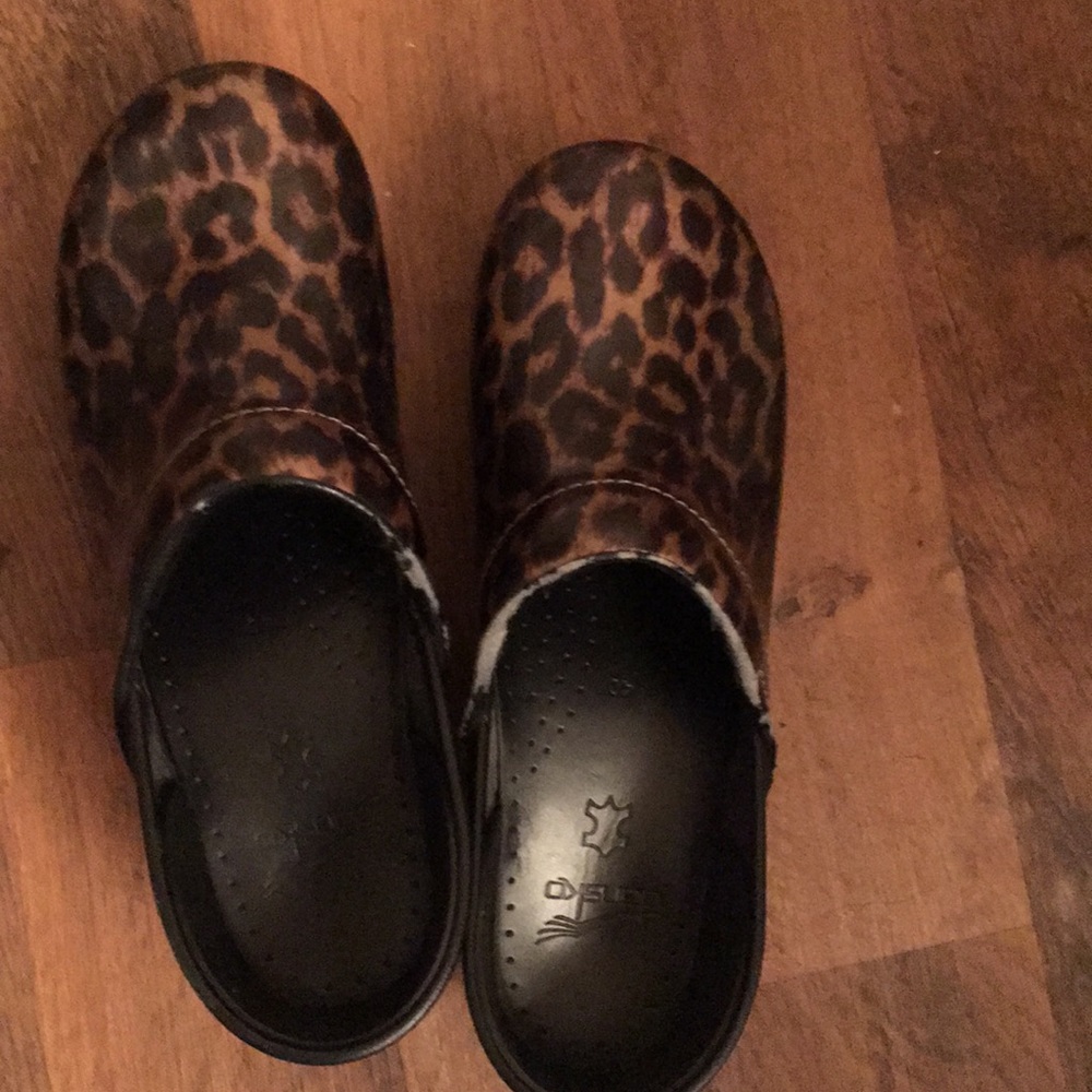 Dansko leopard print size 40